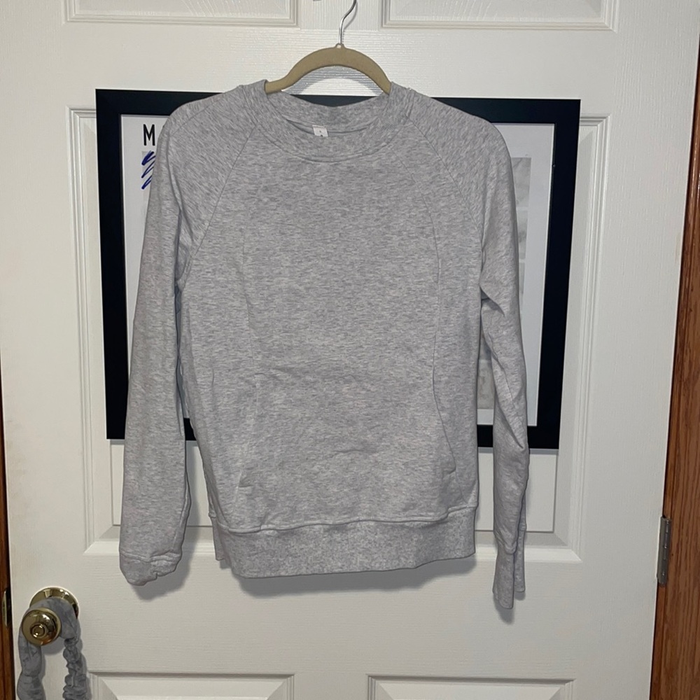 Lu Lu lemon gray crew neck size 6